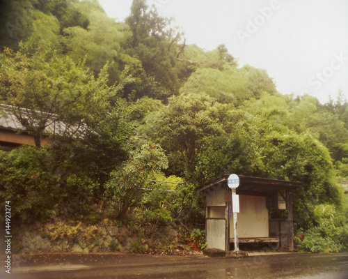 田舎のバス停 Stock 写真 Adobe Stock 田舎のバス停 Stock 写真 Adobe Stock