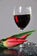 kwiat i czerwone wino
