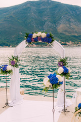 Wall Mural - Arch for the wedding ceremony on the sea