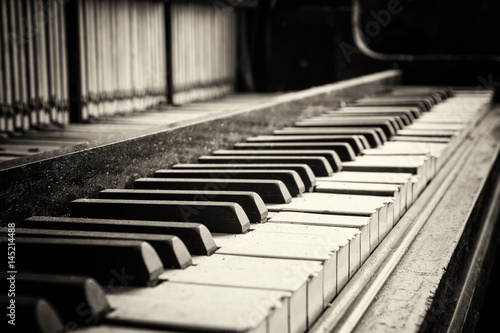 Plakaty pianino  klucze-ze-starego-zepsutego-uszkodzonego-pianina
