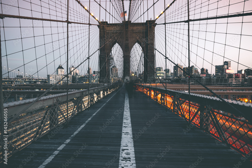 Fotovorhang - Traffic on Brooklyn Bridge - New York