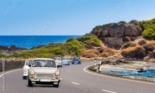Cuadros en Lienzo oldtimer trabi am strand, urlaub, camping