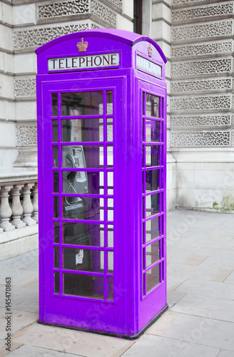 Naklejka ścienna Red telephone booth in London