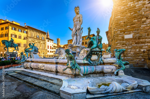 Fotografía Fountain Neptune in Piazza della Signoria in Florence, Italy