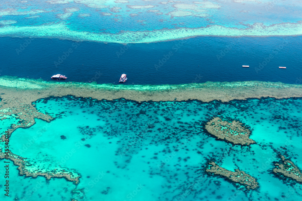Aerial view of the Great Barrier Reef - obrazy, fototapety, plakaty 