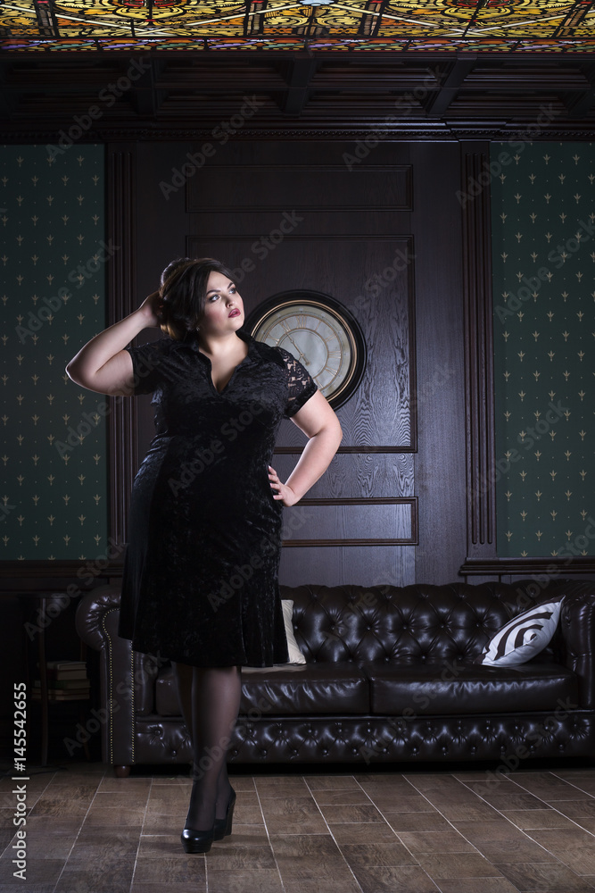 Plus size fashion model in black evening dress, fat woman on luxury  interior, overweight female body, full length portrait Stock-foto | Adobe  Stock
