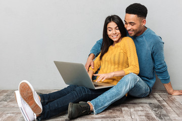 Sticker - Pretty couple using laptop