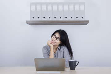 Wall Mural - Thoughtful businesswoman with laptop and tea