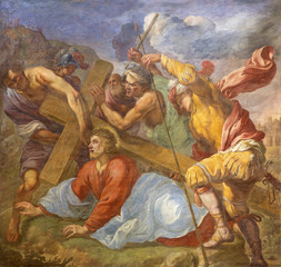  TURYN WŁOCHY, MARZEC, - 13, 2017: Fresk spadek Jezus pod krzyżem w kościelnym Chiesa Di Santa Teresia Giovanni Paolo Recchi (17 centów).