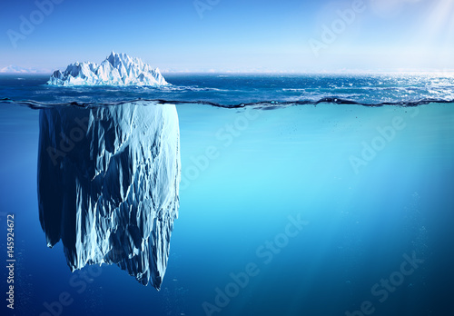 Fotomural Iceberg Floating On Sea - Appearance And Global Warming Concept