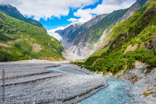 franz-josef-glacier-located-in-westland-tai-poutini-national-park-on-the-west-coast-of-new-zealand