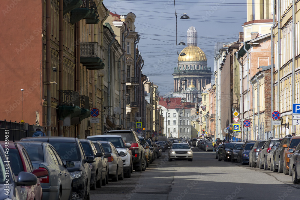 cars on a city street, building, home, away Isaac's Cathedral, Petersburg - obrazy, fototapety, plakaty 