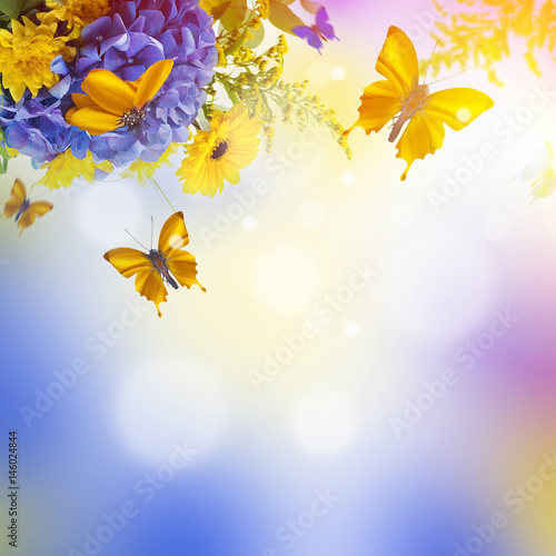 Leinwand Poster Amazing background with hydrangeas and daisies