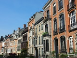 Fototapeta Londyn - Brüssel: Schöne Altbaufassaden in der Sonne