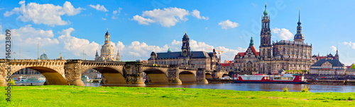 miasto-drezno-polozone-nad-laba-w-piekny-i-sloneczny-dzien
