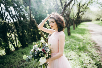 Wall Mural - Portrait of beautiful bride in the park