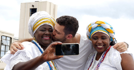 Tourist taking a selfie with tradicional Brazilian Women - Baianas