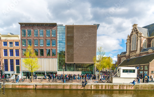 Photographie Amsterdam, Pays-Bas, 22 avril 2017: Les touristes font la queue pour entrer dans