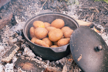 baked potatoes in the fire