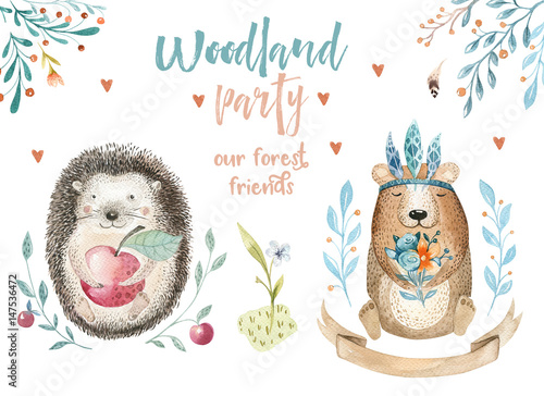 sliczny-dziecko-niedzwiedz-i-wystroj-lasowa-rysunkowa-ilustracja-akwarela