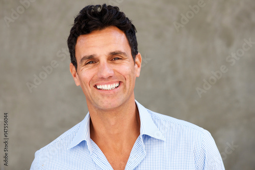 Fotografía Close up handsome casual businessman smiling