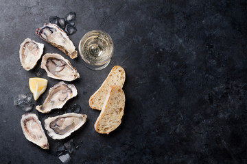 Wall Mural - Oysters with lemon and white wine