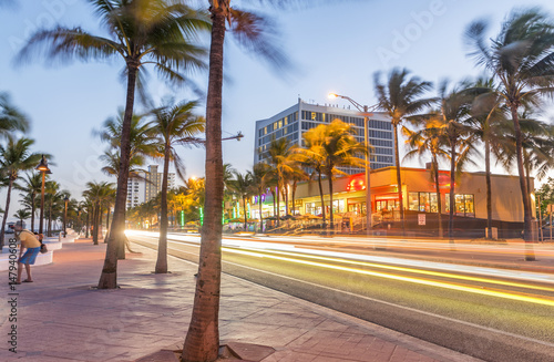 Cuadros en Lienzo Fort Lauderdale at night. Amazing lights of Beach Boulevard