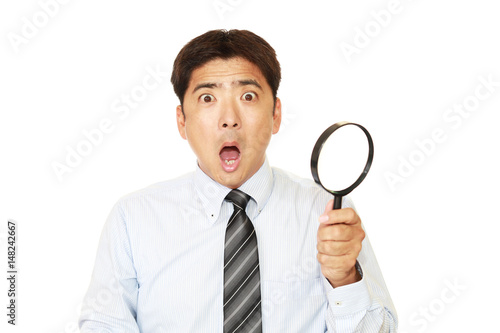 拡大鏡を持つ驚いた表情の男性 Stock Photo Adobe Stock 拡大鏡を持つ驚いた表情の男性 Stock Photo Adobe Stock