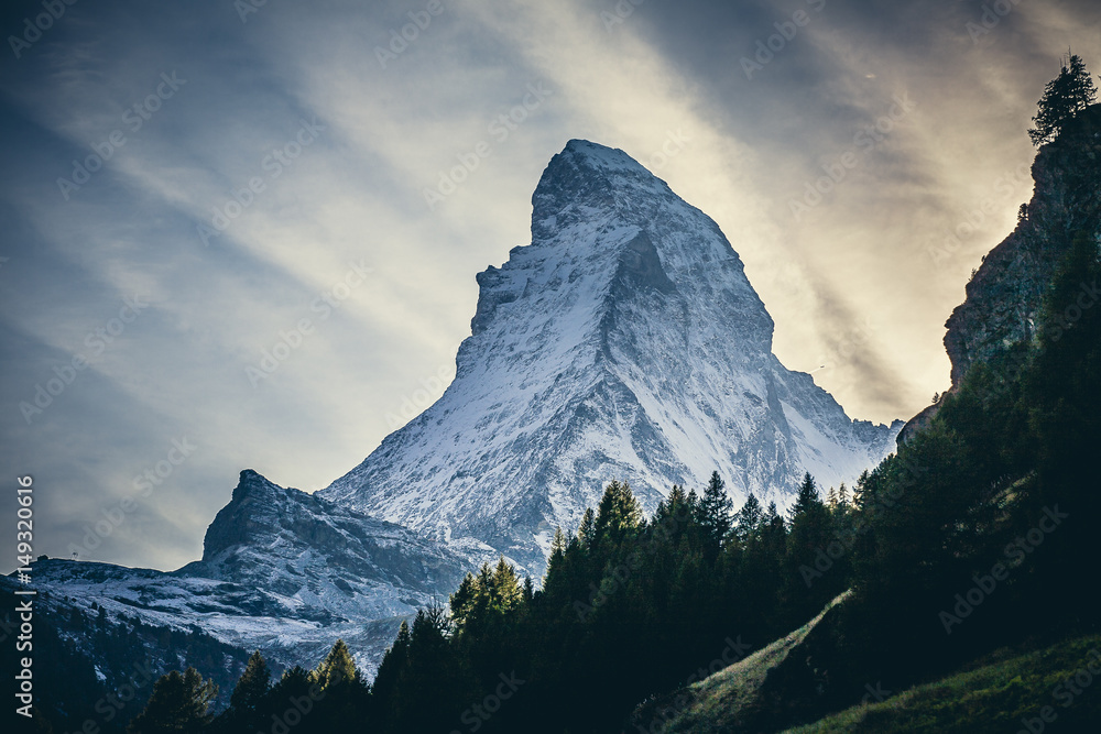 Matterhorn - widok z Zermatt - obrazy, fototapety, plakaty 