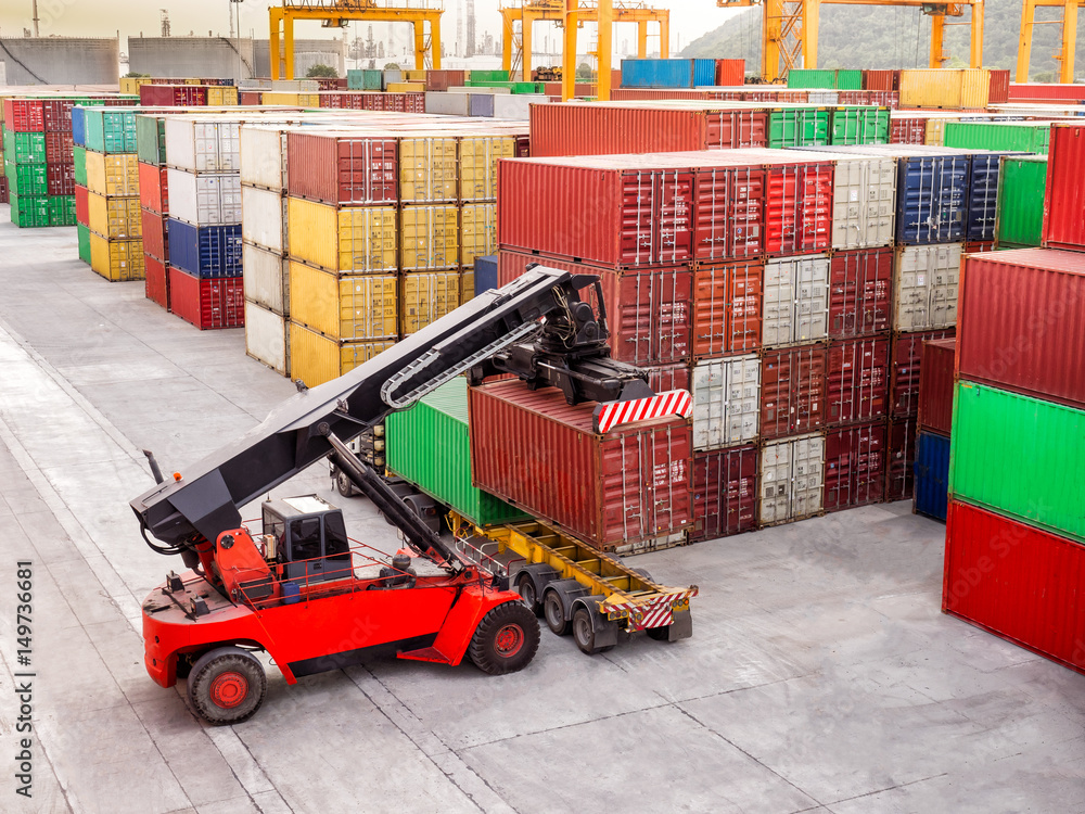 Long Rake Loading Container Reachstacker handling full loaded container for export in yard . Stock ...