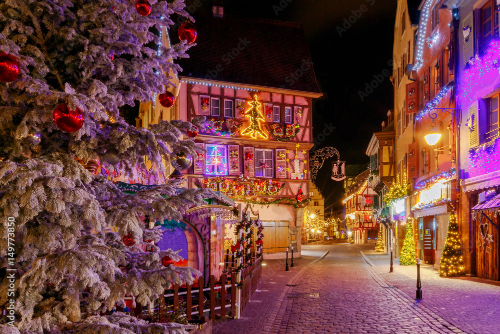 French city Colmar on Christmas Eve. - obrazy, fototapety, plakaty 