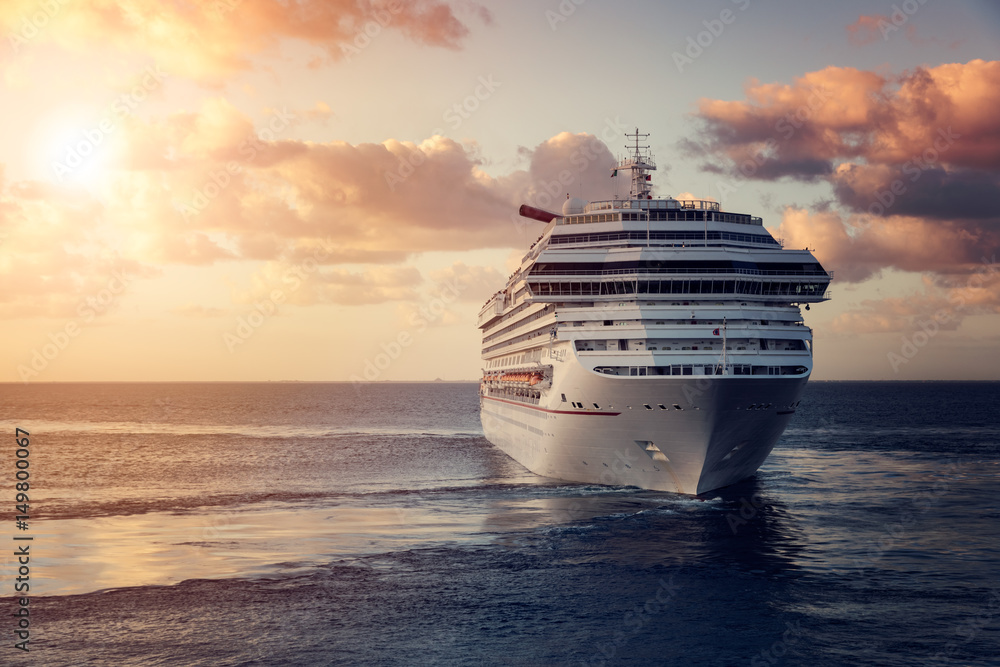 Luxury cruise ship leaving port at sunset - obrazy, fototapety, plakaty 