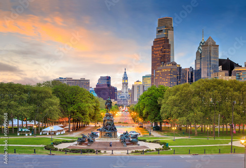 Cuadros en Lienzo Beautiful philadelphia downtown skyline at sunset
