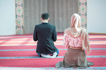 Muslim man and woman praying