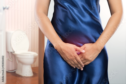 Fotografía Woman with prostate problem in front of toilet bowl
