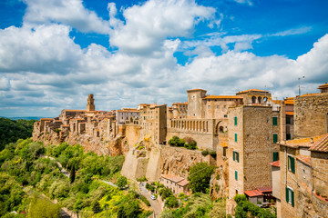 Sticker - Vue sur le village de Pitigliano en Toscane