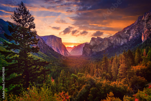 Cuadros en Lienzo Yosemite Tunnel View at Sunrise