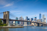Fototapeta Nowy Jork - Scenic view of Brooklyn Bridge and the Lower Manhattan skyline on a bright day on the East River in New York City