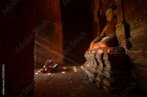 Fotomural Novice monks in the plain of bagan on during sunrise,Myanmar ancient,Myanmar rel
