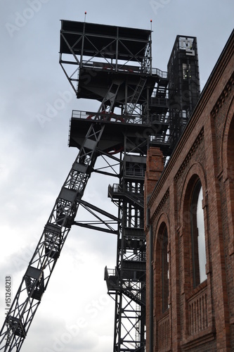 Plakat Katowice   budynek-kopalni-i-fragment-szybu-po-rewitalizacji-muzeum-slaskie-katowice