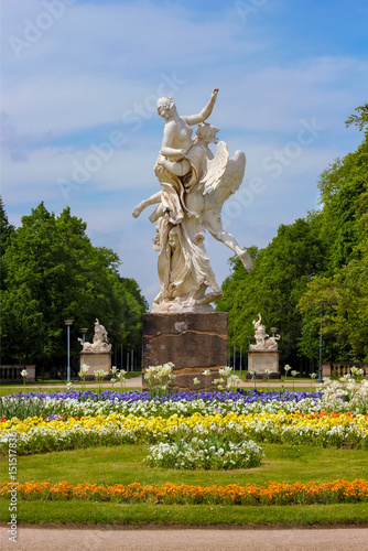 Skulptur Die Zeit Entfuhrt Die Schonheit Grosser Garten Dresden