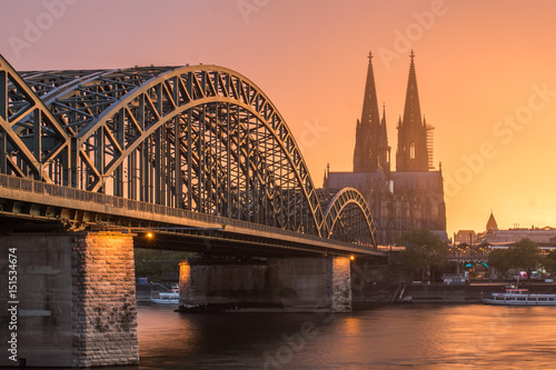 Fotomural Regnerischer Sonnenuntergang - rainy sunset