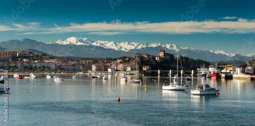Cuadros en Lienzo Port of San Vicente de la Barquera.Santander.Cantabria.Spain.