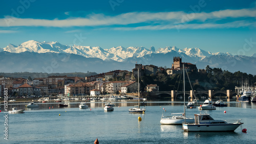 Cuadros en Lienzo Port of San Vicente de la Barquera.Santander.Cantabria.Spain.