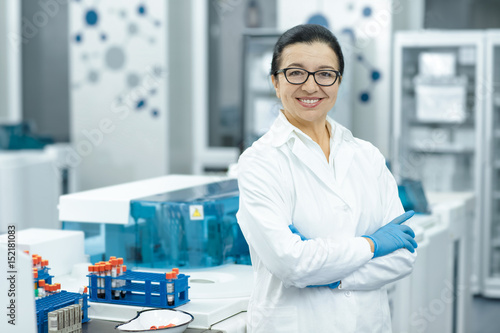 Cuadros en Lienzo Cheerful senior female scientist posing proudly at her lab
