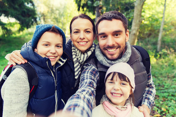 Canvas Print - family with backpacks taking selfie and hiking