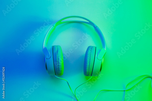 Fotografia Headphones on vibrant colorful background - poster