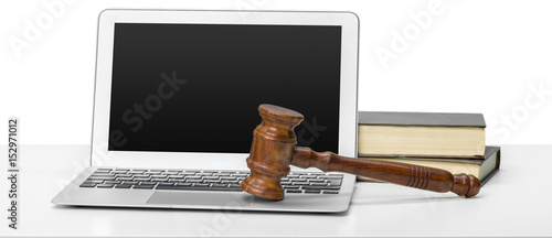 Photographie  Laptop And Mallet On Table