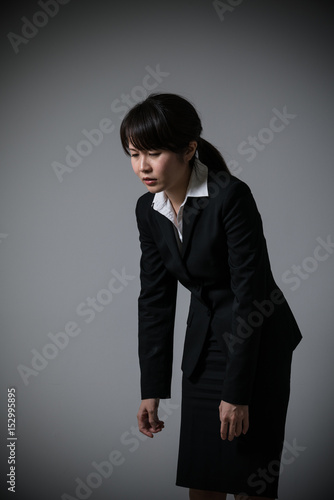 落ち込むビジネスウーマン 肩を落とす Stock Photo Adobe Stock