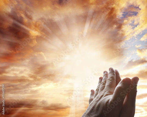 Zdjęcie XXL Modlitwa ręce w niebie